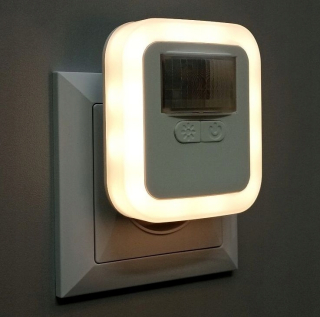 Biela nočná lampa